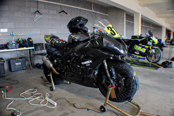 Sportbikes vs. Superbikes: Which Is Better for Track Days?